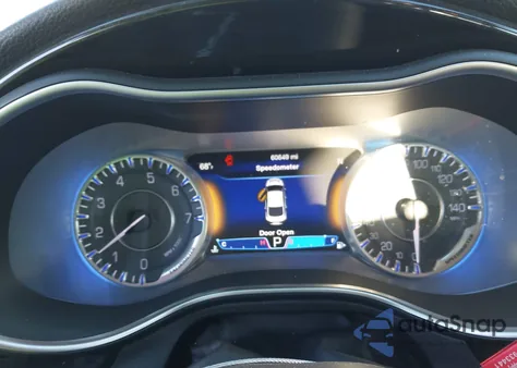 2015 Chrysler 200 C z USA, uszkodzony, nr VIN 1C3CCCCG1FN583029